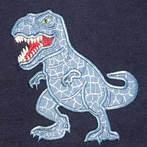 リアルな T-rex 恐竜アップリケ機械刺繍デザイン。フープ 4x4、5x7、6x10 用各種サイズ。男の子用ベビー服、ジュラシック ワールド