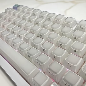 Crystal Transparent Keycap Set – 113 Keys OEM Profile – RGB Compatible