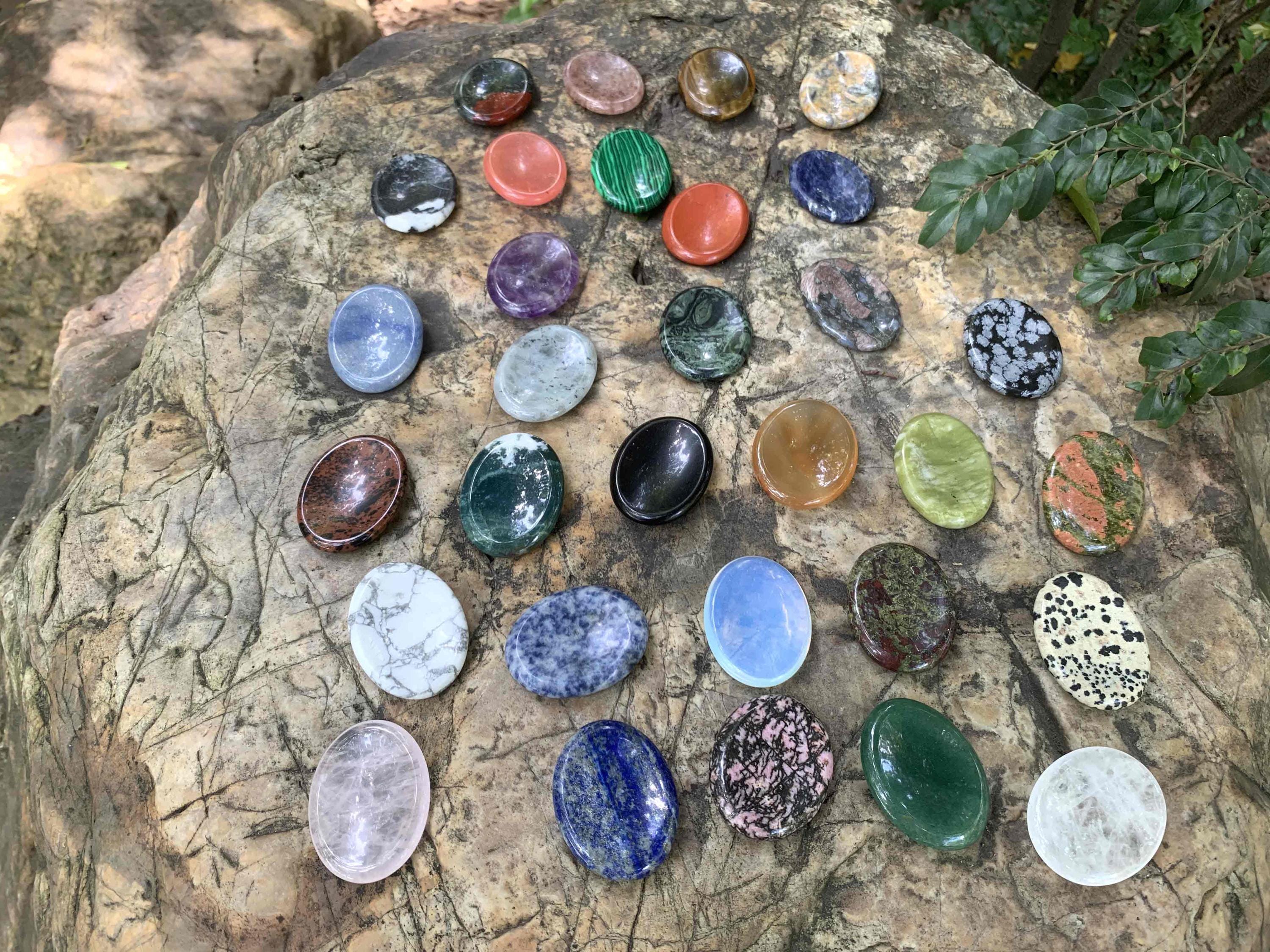 特大22.7kg 五色石 玉 鑑賞石 飾石 天然石 美石 原石 大玉 台座付 特大22.7kg 五色石 玉 鑑賞石 飾石 天然石 美石 原石 大玉 台座付 特大