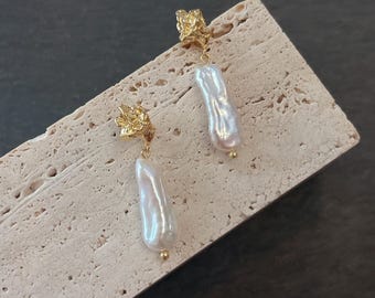 Orecchini lunghi di perle barocche fatti a mano, borchie in oro, gioielli da sposa