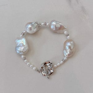 Grobes Barock Perlenarmband: Skulpturale Silberschließe, handgemachter, handgefertigter Schmuck