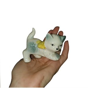 Vintage grey and white kitten figurine