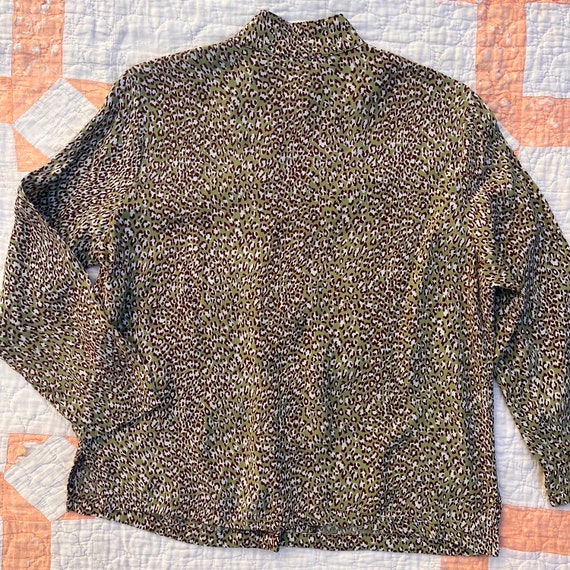 90s Rayon Green Leopard Print Blouse - image 9