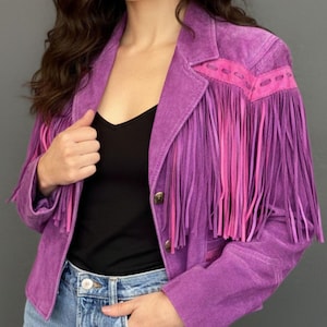 Fioletowa damska kurtka zamszowa z frędzlami | Krótki płaszcz w stylu western z frędzlami | Skórzana kurtka w stylu vintage