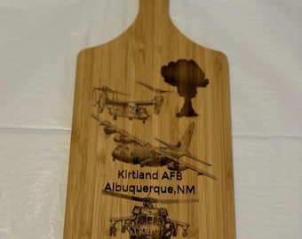 Skärbräda, serveringsbräda med handtag för gravyr i trä