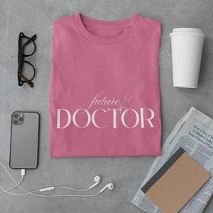 Maglietta per futuro medico, regalo per studenti di medicina, maglietta motivazionale pre-medica, abbigliamento minimalista per la facoltà di medicina, maglietta per la facoltà di medicina