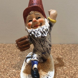 Co-Boy Pat The Pitcher Gnome Goebel figurine 1977 image 3