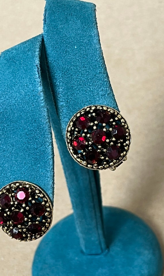 Weiss Signed Ruby Red Rhinestone Gold Tone Clip O… - image 2