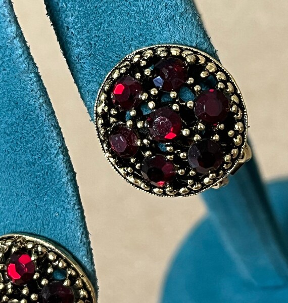 Weiss Signed Ruby Red Rhinestone Gold Tone Clip O… - image 1