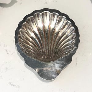 Vintage Wm A. Rogers Silver Plate Shell Dish, Scallop Catchall Bowl with Copper Patina, Coastal Hollywood Regency Bar Cart Vanity Decor