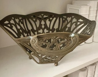 Vintage Brass Filigree Bowl: Elegant Openwork Centerpiece