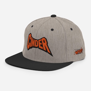 WTF! Cappellino snapback con logo del personaggio &quot;Cinder&quot; #WTF! #Wrestling #Combattente #Cartone animato #Arti marziali #Fan #Collezionista #Anime #Serie #Manga