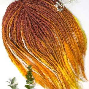Trenzas con rastas y puntas de lana: rastas sintéticas Ginger Crochet de una o dos puntas para Burning Man.