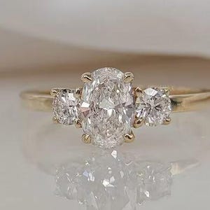 2 CT Oval Cut Moissanite Engagements Ring Three Stone Diamond Ring Promise Ring Wedding Ring Anniversary Ring Gift for Her Ring for Women