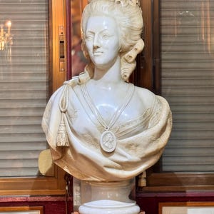 Bust of Marie Antoinette in Carrara marble with a Louis XVI medallion, early 19th century