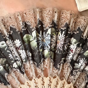 19th century fan made of ivory, lace and openwork mother-of-pearl – Collector&#39;s item