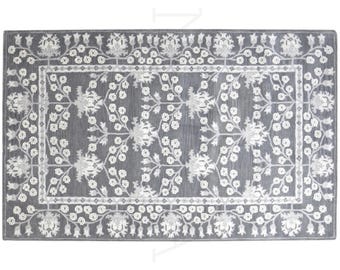 Traditional Grey Wool Rug, Floral Border (Hand Tufted, Soft Texture)