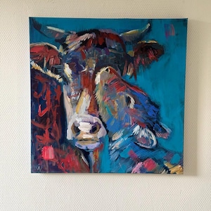 Au Cœur des Vaches : une collection vivante, peinte sans intention, où la poésie du moment façonne chaque visage.