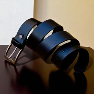 GESCHENK FÜR JUNGFRIEND - Personalisierter Echtledergürtel - Gravurgürtel für Ihn - Jubiläumsgeschenk - Individueller Gürtel - Vatertagsgeschenk für Papa