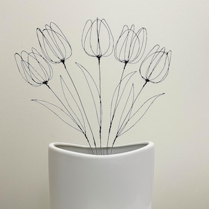 Bouquet of 5 Elegant Tulips – Handmade Floral Arrangement