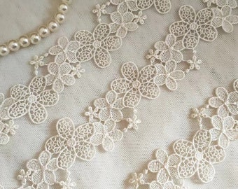 2 Yards Lace Trim Exquisite Beige Flowers Venice Lace Trim 1.37 Inches Wide High Quality For Necklace Supplies