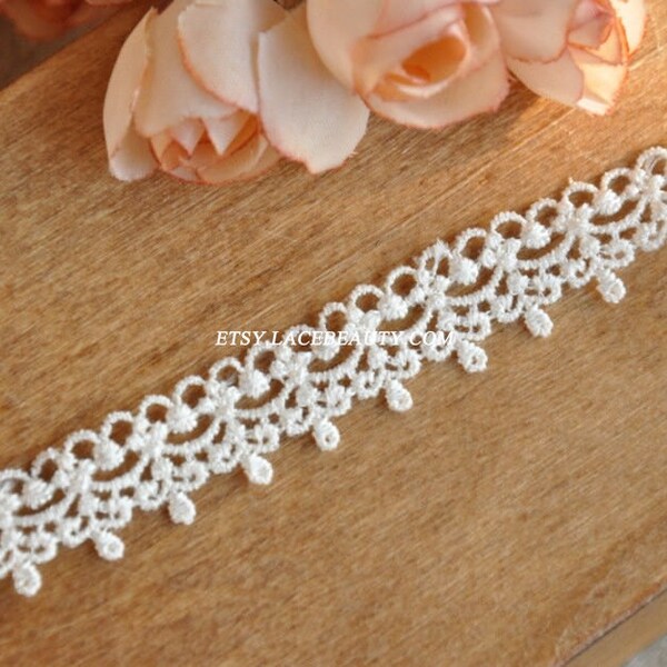 Ivory Venice Lace Trim Lovely Drops Embroidered Lace 0.55 Inches Wide 3.7 yards