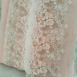 2 jardas de lindo acabamento em renda com rosas bordadas em tule rosa, 11 cm de largura, alta qualidade.