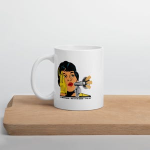 Lustige Menopause Tasse | HRT Überlebensgeschenk für Frauen | Hot Flush Humor Kaffeetasse | Midlife Crisis Knebel Geschenk | Retro Wechseljahre Merch