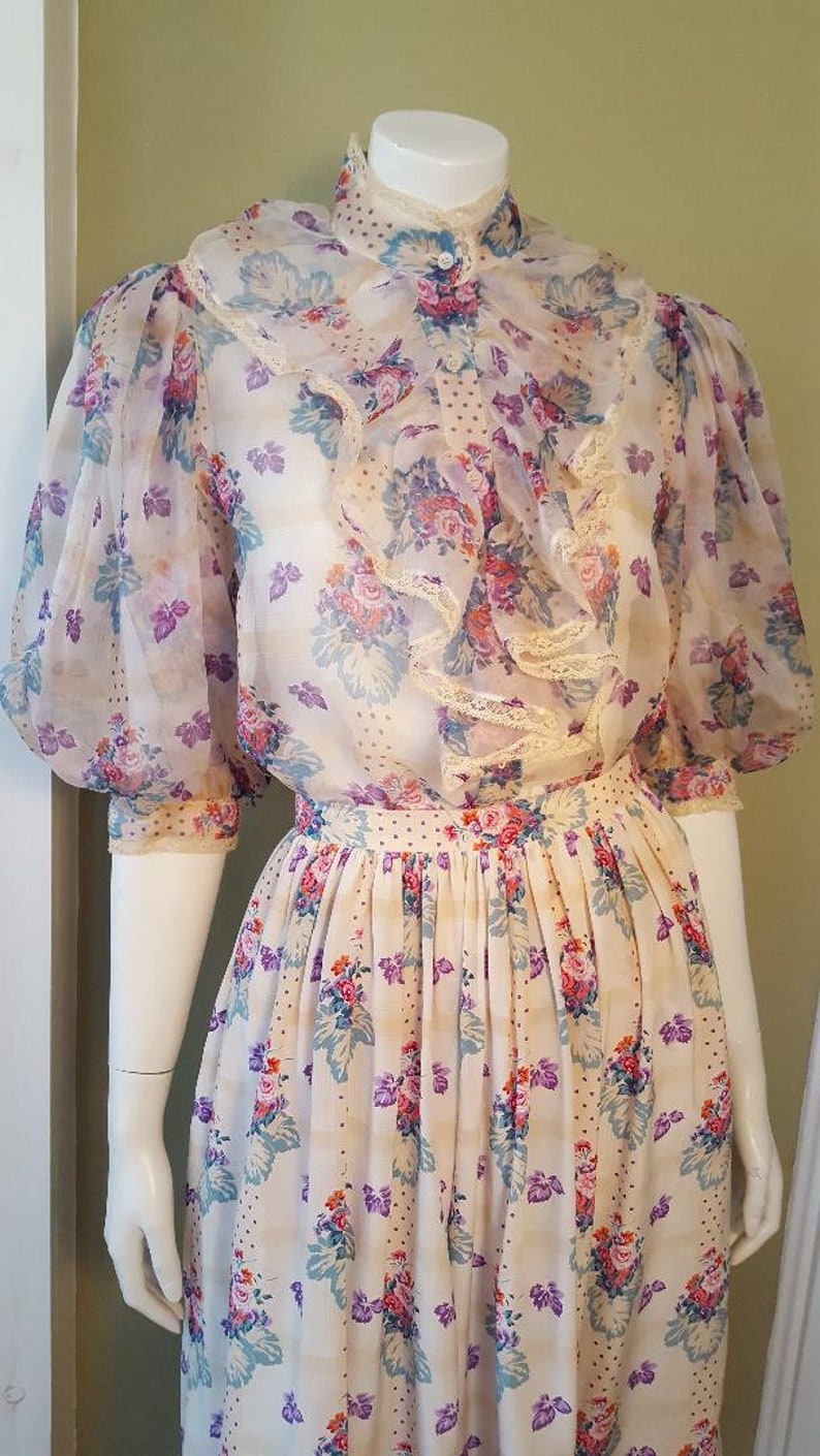 Oscar de la Renta Miss O Silk Blouse & Skirt Set Vintage 80s Floral Print Lace Trim Ruffle Neck Puff Sleeves Lillie Rubin XS image 2