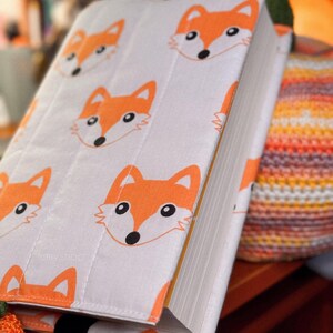 handmade • BOOK COVER • size S with foxes + quilted seams (height 21,5 cm) • book sleeve • book case • paperback