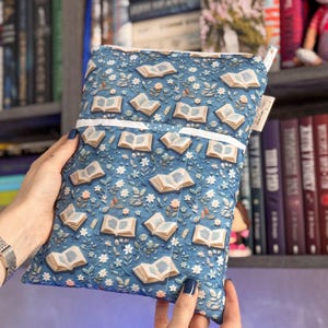 handmade • BOOK SLEEVE • size M with books + pocket + + zipper (23 x 18 cm) • book cover • book case