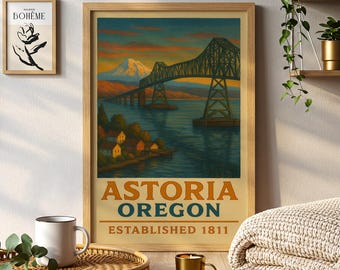 Puede incluir: Impresión artística enmarcada de Astoria, Oregón, con un puente sobre el agua y una montaña de fondo. La impresión tiene un estilo de cartel de viaje vintage con el texto "ASTORIA OREGON ESTABLISHED 1811". La obra de arte está en un marco de madera.