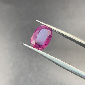 2,80 karat naturlig rubin lös ädelsten, kuddslipad rosa röd rubin, certifierad obehandlad äkta rubin