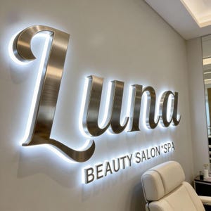 3Dライト文字看板 | LEDカスタムロゴボード | 壁面ブランディング | カスタム照明ディスプレイビジネスサイン