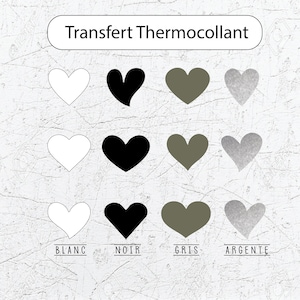 Puede incluir: Una lámina de transferencias termoadhesivas con formas de corazón en blanco, negro, verde oliva y plateado. El texto "Transfert Thermocollant" está en la parte superior, con los nombres de los colores "BLANC", "NOIR", "GRIS" y "ARGENTE" en la parte inferior.