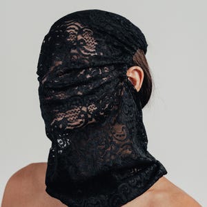 Máscara de encaje de una sola capa para rostro y cuello: velo gótico negro, mascarada, protección para el anonimato.