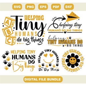 Pode incluir: Um pacote de arquivos digitais com vários designs com a frase "Helping Tiny Humans Do Big Things". Os designs incluem letras de bloco, um smiley e uma flor com um smiley. Os formatos de arquivo incluem SVG, PNG, EPS, PDF e DXX.