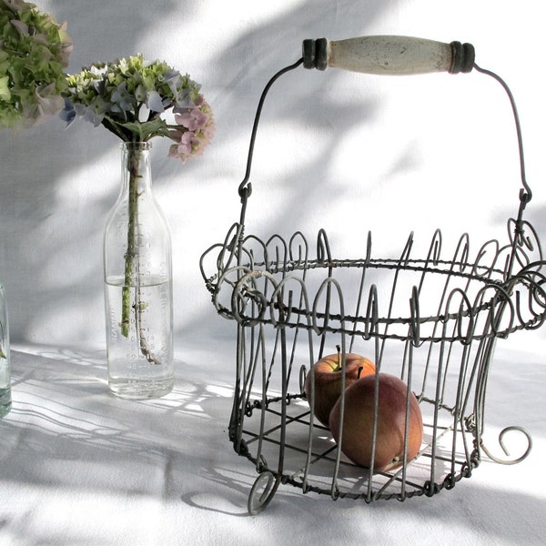 Circa 1940-50, French vintage wire fruits basket