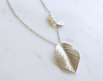 Modern Leaf Pearl Necklace, Long Chain Necklace for women, Natural leaf pendant,  Nature jewelry gift, Gift Idea, Bridesmaid Gift -S2035