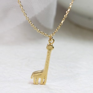 Cute giraffe pendant Necklace, Silver Giraffe necklace, Gift for Friend, Gift idea - S2167-2