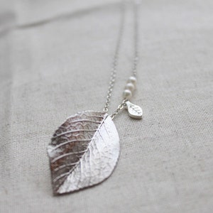 Modern Leaf Pearl Necklace, Long Chain Necklace for women, Natural leaf pendant, Nature jewelry gift, Gift Idea, Bridesmaid Gift S2035 image 4