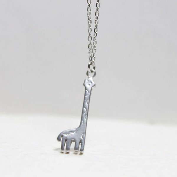 Cute giraffe pendant Necklace, Lovely Silver Giraffe necklace, Animal necklace, Gift for Friend, Gift idea, Giraffe lover gift - S2167-1