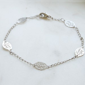 Simple leaf bracelet, Delicate Leaf Chain Bracelet, Layering Bracelet, Gift for mom, Gift for Friend, Wedding Gift, Gift idea S3104 image 1