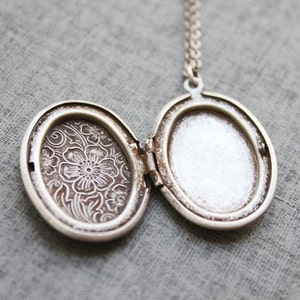 Vintage style Floral pattern oval Locket, Oval Long Chain Locket Necklace, Gift for mom, Gift for Friend, Wedding Gift, Gift idea S2065 image 3