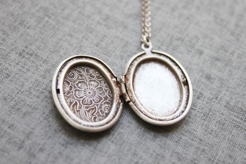 Vintage style Floral pattern oval Locket, Oval Long Chain Locket Necklace, Gift for mom, Gift for Friend, Wedding Gift, Gift idea S2065 image 3