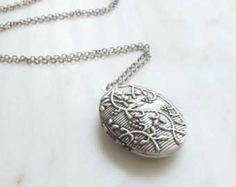 Vintage style double side vine pattern oval Locket, Personalized Initial Disc Coin Locket, Gift for mom, Gift for Friend, Gift idea -S2066