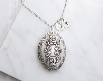 Personalized Vintage Style Floral Locket Necklace, Custom Initial Disc coin, Long Chain Necklace, Gift for mom -S2081