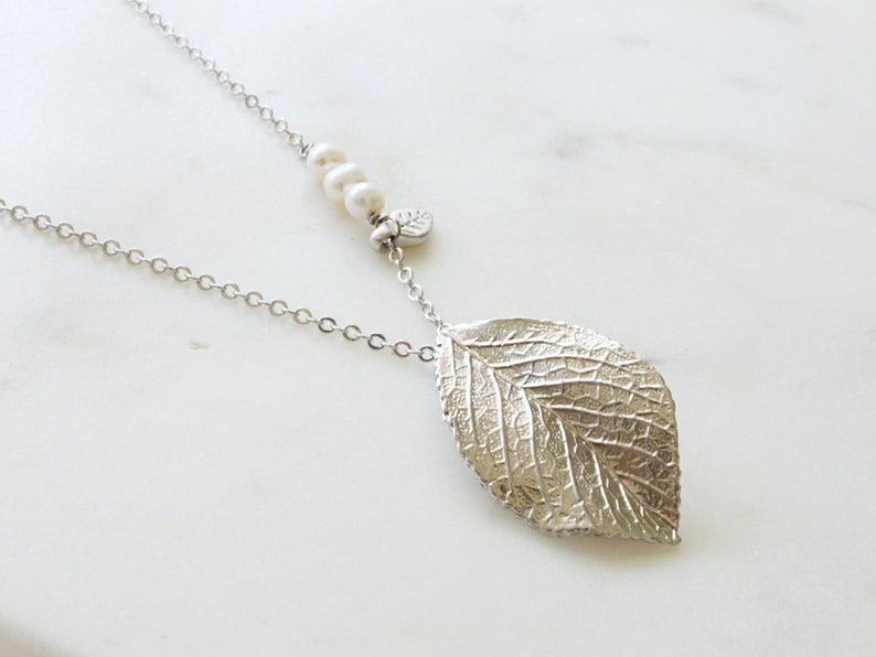 Modern Leaf Pearl Necklace, Long Chain Necklace for women, Natural leaf pendant, Nature jewelry gift, Gift Idea, Bridesmaid Gift S2035 image 2