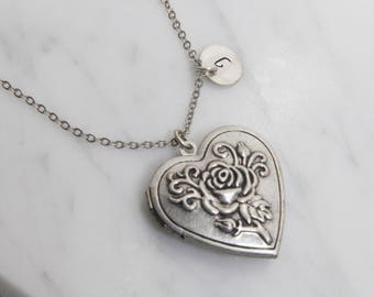 Personalized Vintage style Rose pattern Heart Locket, Custom Silver initial disc heart locket Necklace, Gift for mom, Wedding Gift -S2093