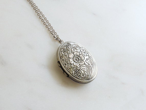 ★LOVE ME MONSTER★Vintage Oval Necklace LOVE ME MONSTER Necklace | Modalova